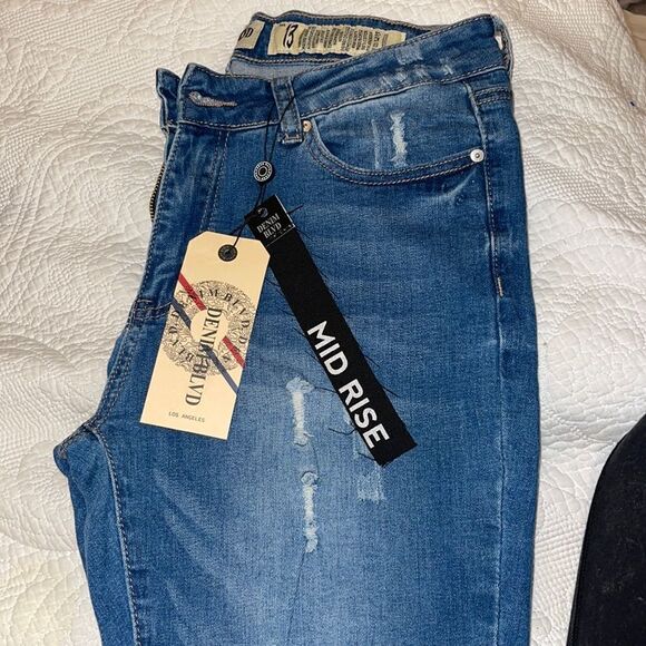 👖- DENIM BLVD Size 13 Distressed/ripped mid-rise / Girlfriend Jeans - Picture 2 of 15